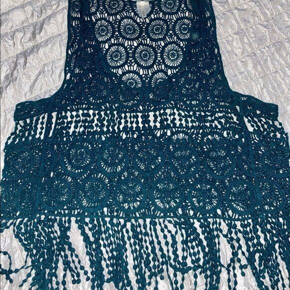 I LOVE SnS crouched teal fringe top - Picture 2 of 6